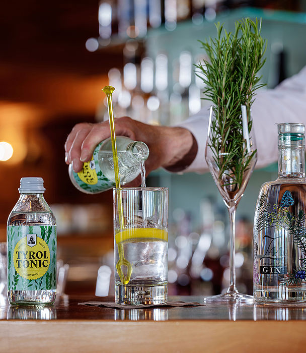 Cocktail bar with Tyrol Tonic bottle and a drink is made