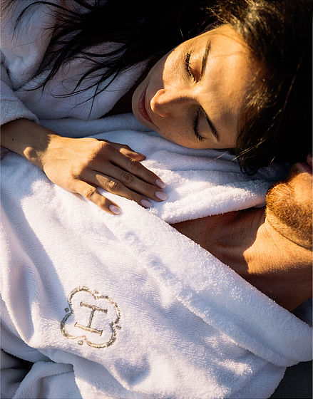 Couple cuddling in the Hohenwart bathrobe at the 4 star Hotel Schenna